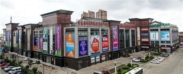 南通市政府相關部門在海門疊石橋市場區(qū)域進行實地調(diào)研